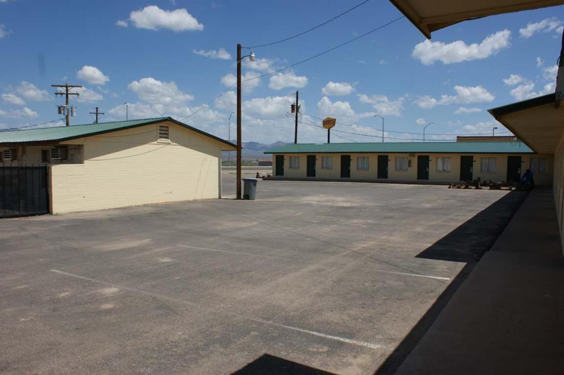 Thatcher Hwy Express Inn And Suites מראה חיצוני תמונה